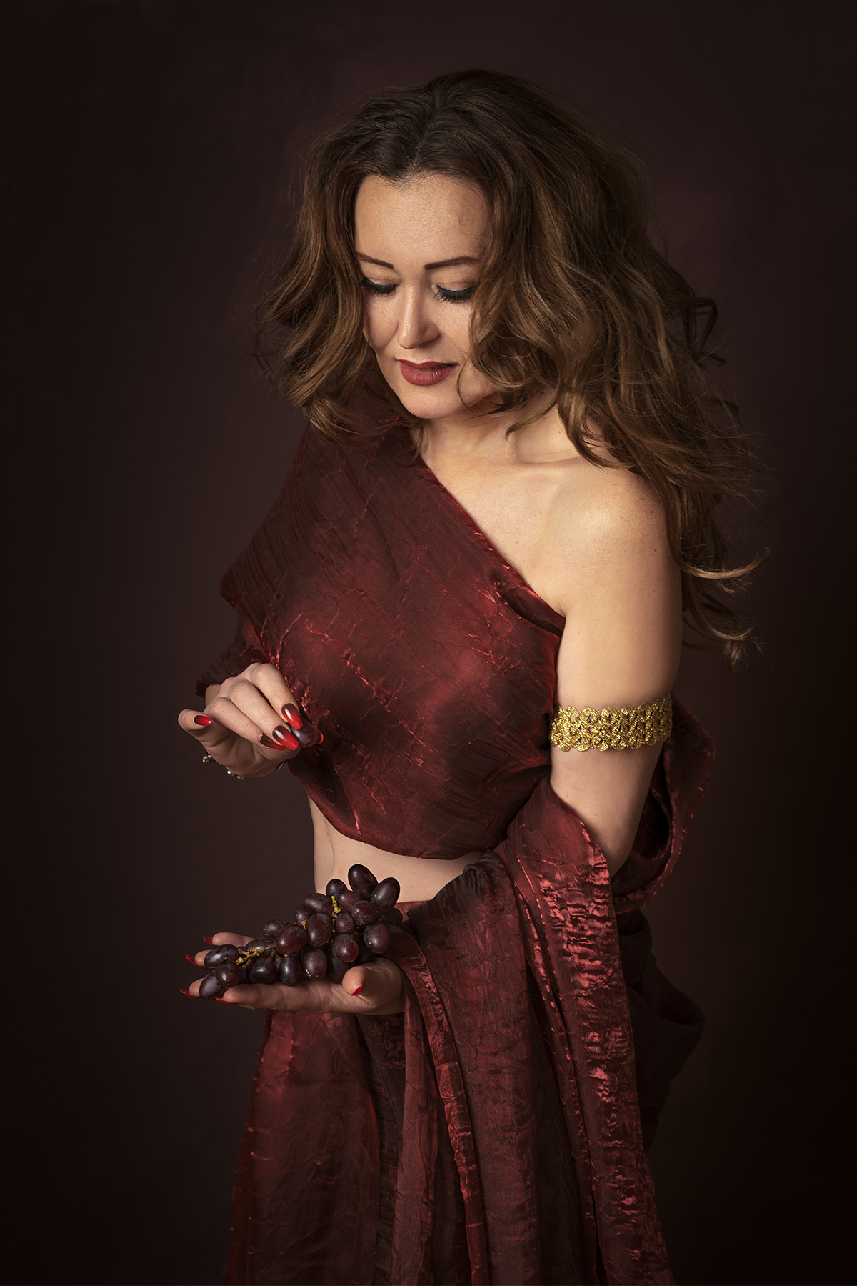 model MonaDina - Thema vrouw met druiven, fotograaf Sandra Sturkenboom